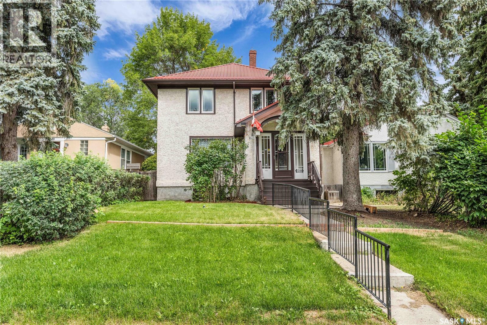 Photo 6 of 3208 College Avenue, Regina SK