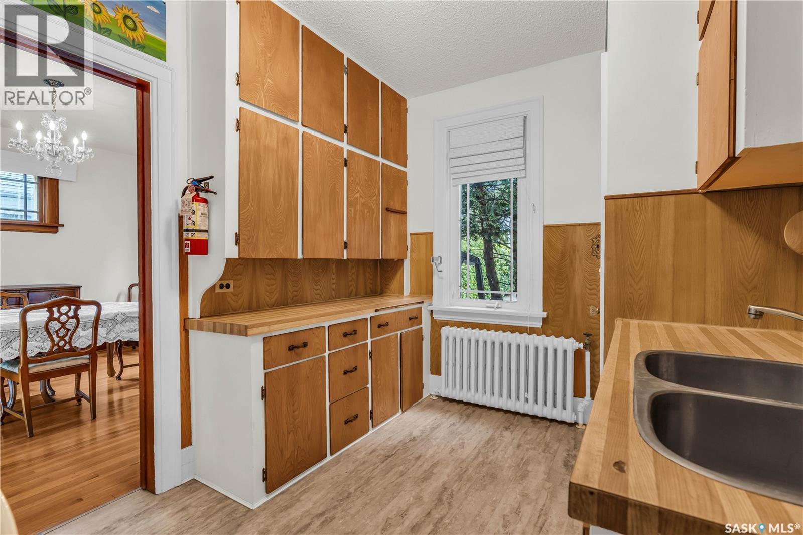 Photo 11 of 3208 College Avenue, Regina SK