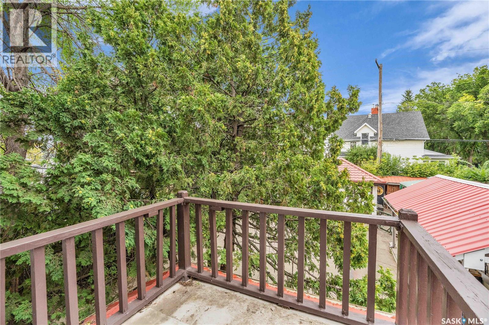 Photo 8 of 3208 College Avenue, Regina SK