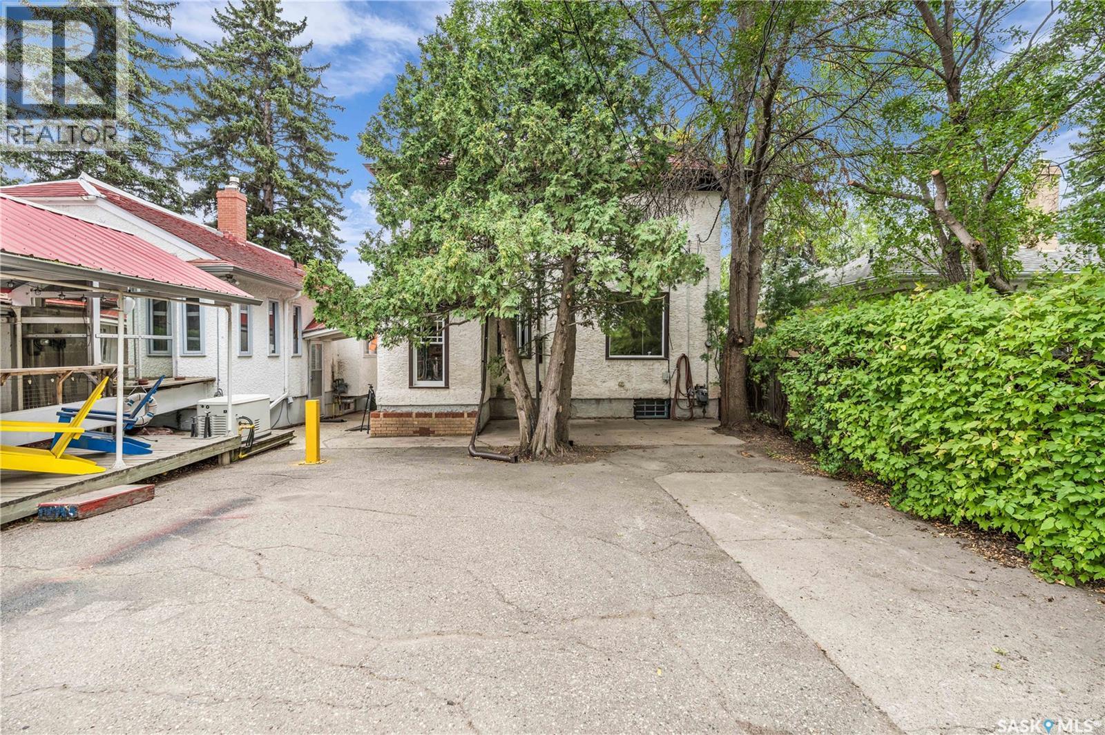 Photo 18 of 3208 College Avenue, Regina SK