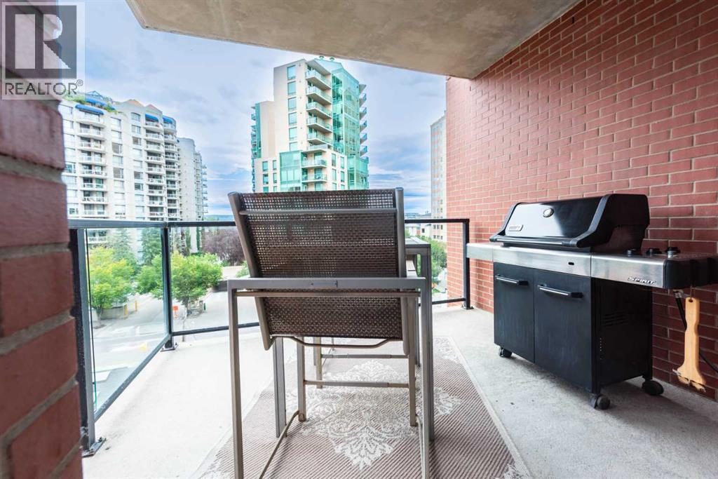 Single Family House for Sale in    Avenue SW Eau Claire Calgary 
