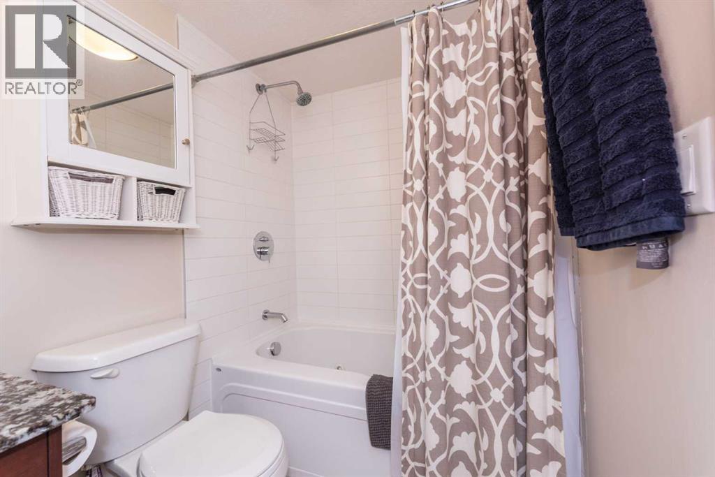 Single Family House for Sale in    Avenue SW Eau Claire Calgary 