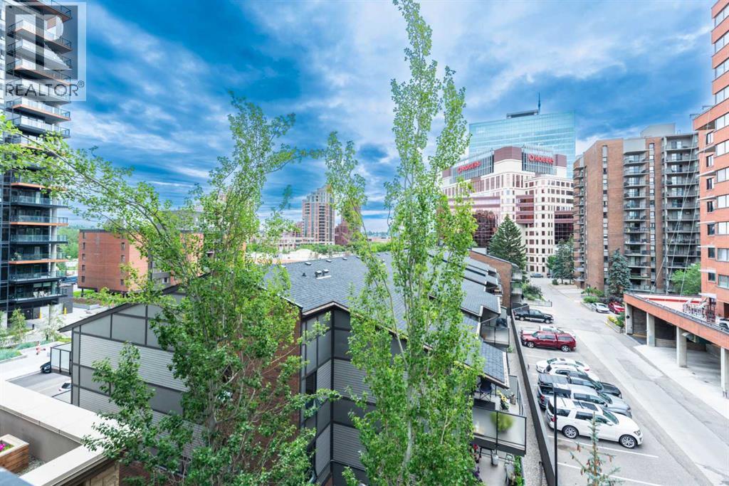 Single Family House for Sale in    Avenue SW Eau Claire Calgary 