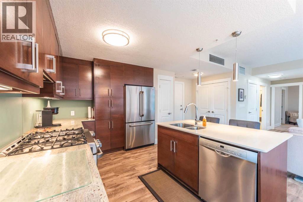 Single Family House for Sale in    Avenue SW Eau Claire Calgary 