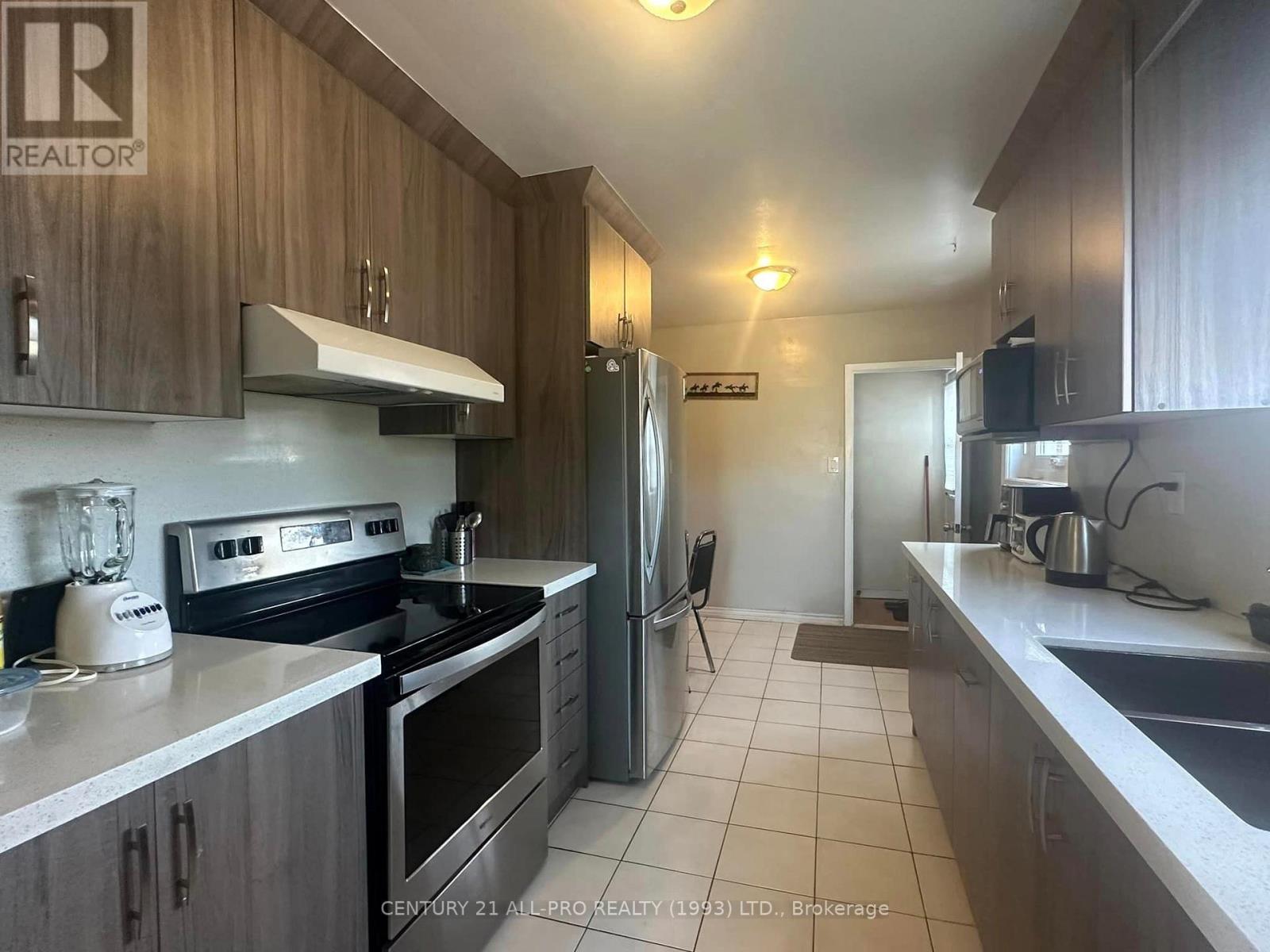 Photo 8 of 84 Goldsboro Road, Toronto ON