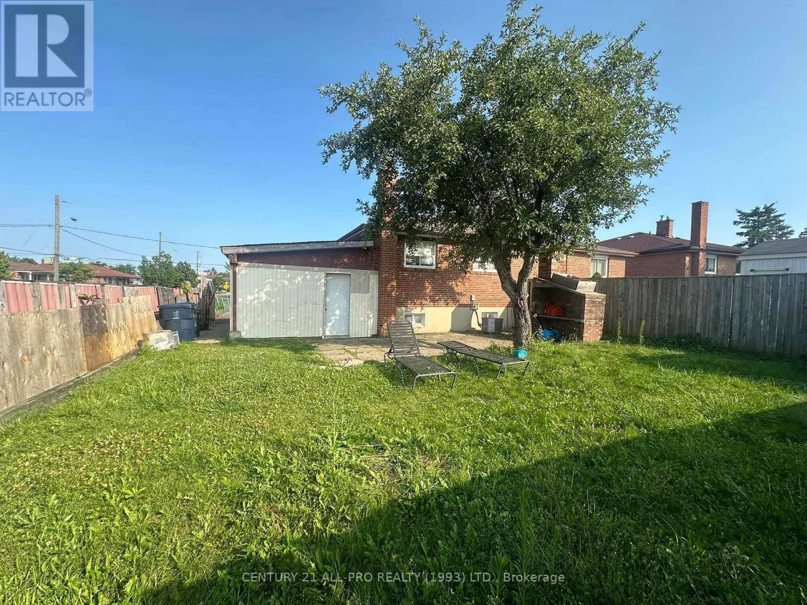 Photo 6 of 84 Goldsboro Road, Toronto ON