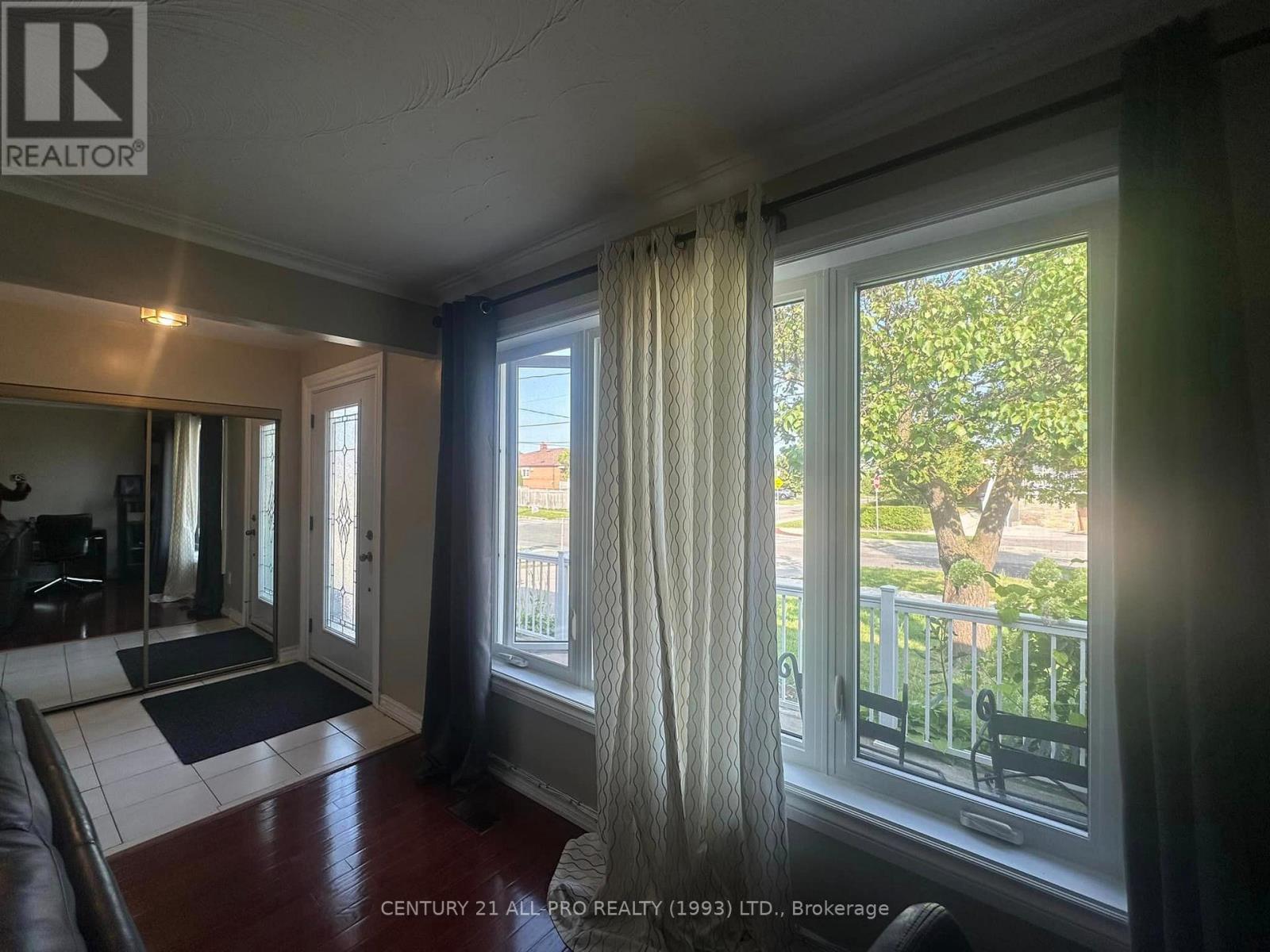 Photo 7 of 84 Goldsboro Road, Toronto ON