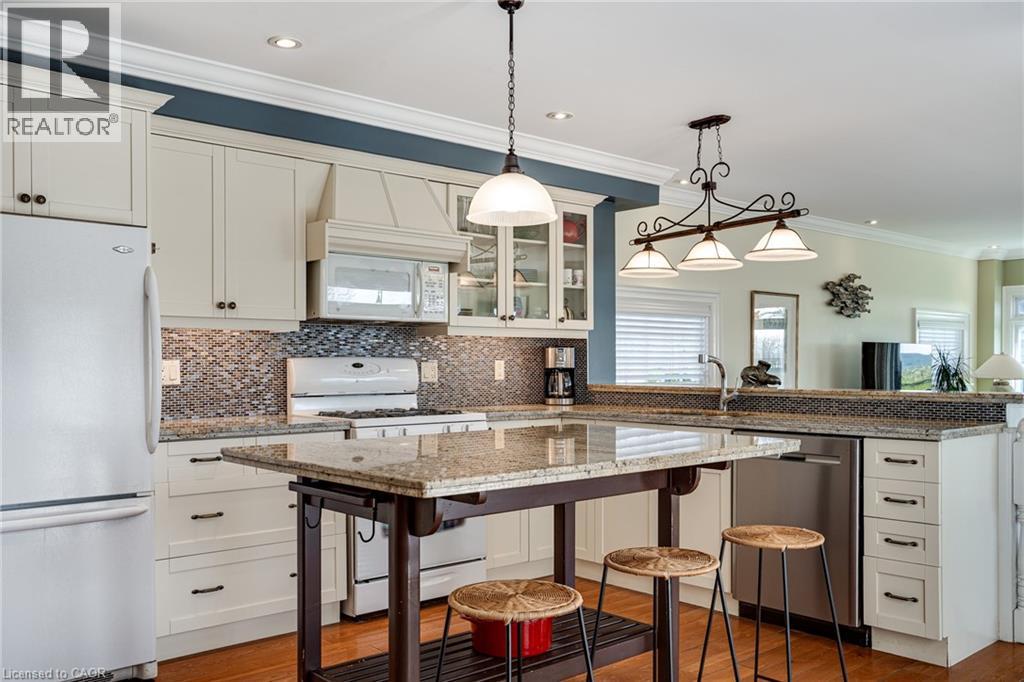 Photo 11 of 849 Beach Boulevard, Hamilton ON