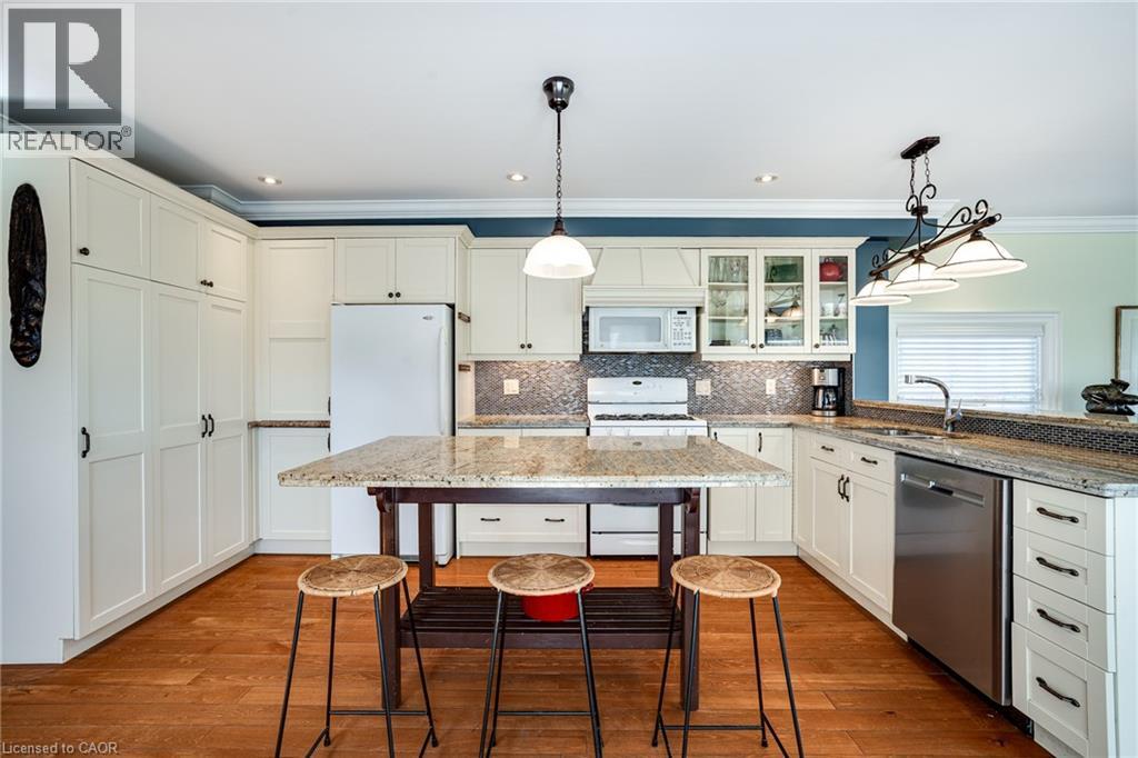 Photo 12 of 849 Beach Boulevard, Hamilton ON