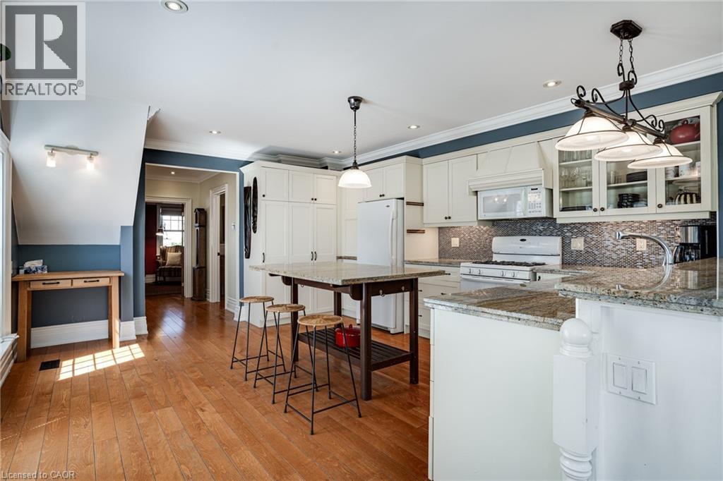 Photo 13 of 849 Beach Boulevard, Hamilton ON