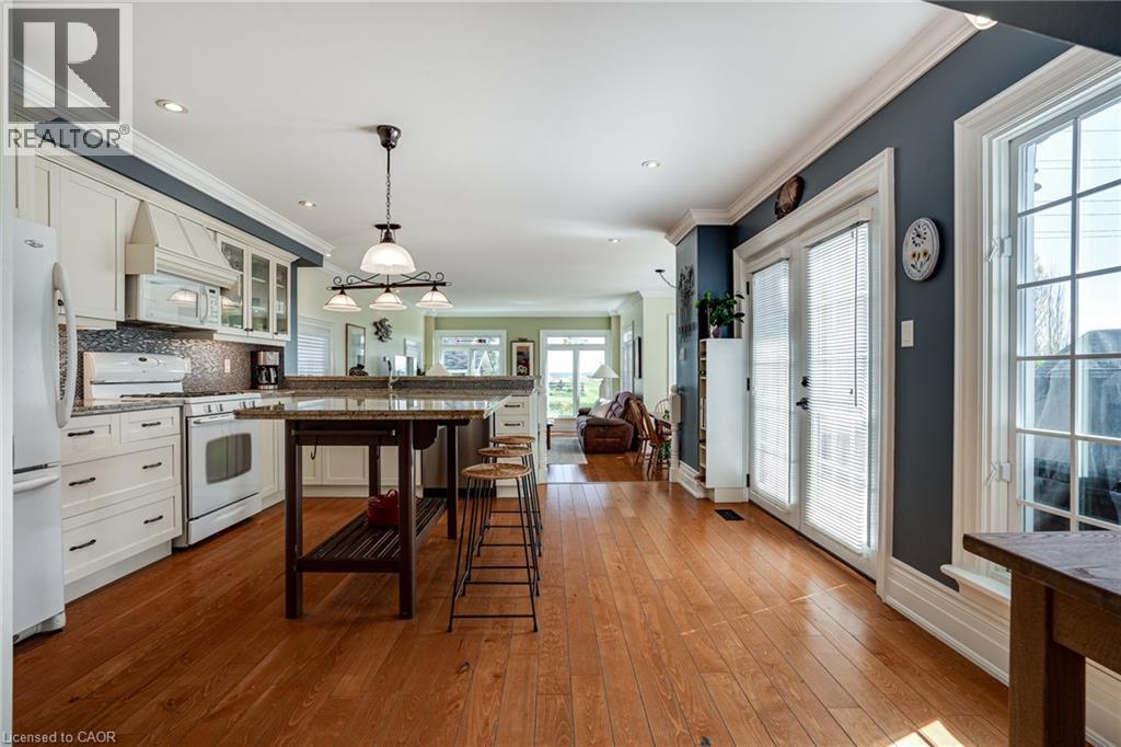 Photo 15 of 849 Beach Boulevard, Hamilton ON
