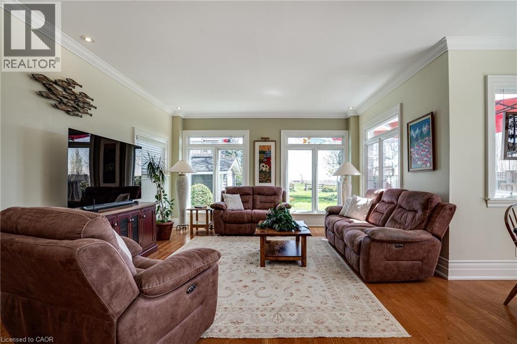 Photo 16 of 849 Beach Boulevard, Hamilton ON