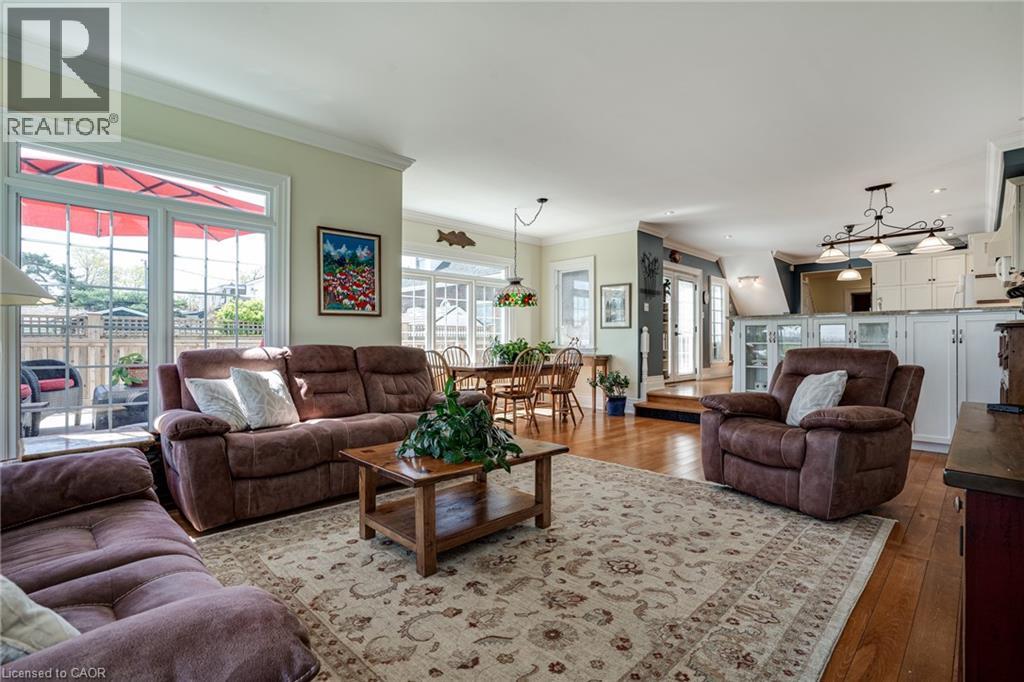 Photo 17 of 849 Beach Boulevard, Hamilton ON