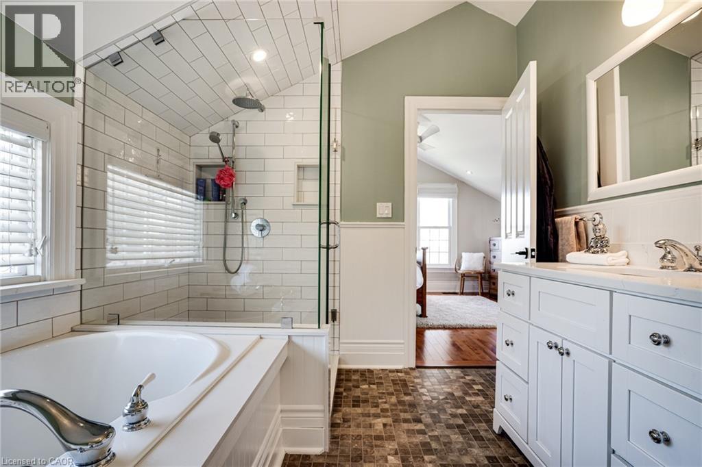 Photo 33 of 849 Beach Boulevard, Hamilton ON