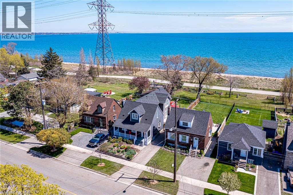 Photo 4 of 849 Beach Boulevard, Hamilton ON