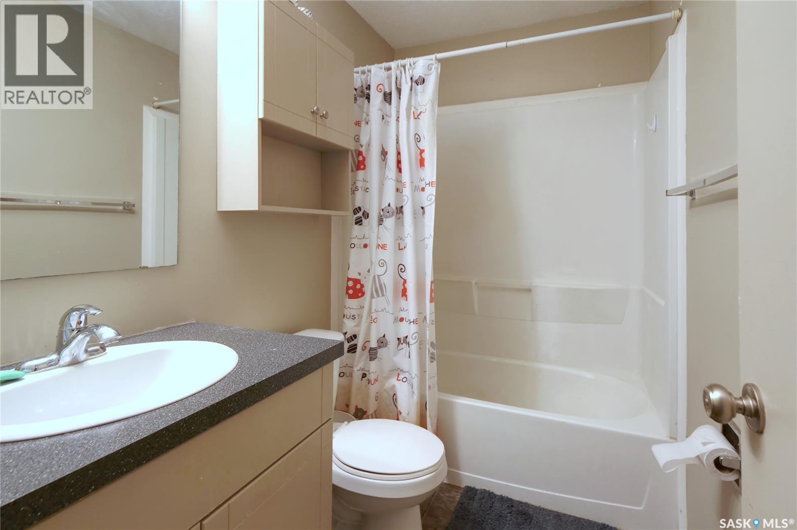 Photo 12 of 736 Saskatchewan Street W, Moose Jaw SK