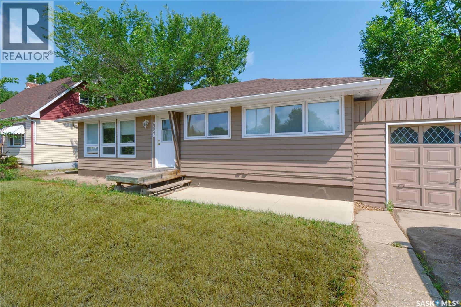Photo 29 of 736 Saskatchewan Street W, Moose Jaw SK