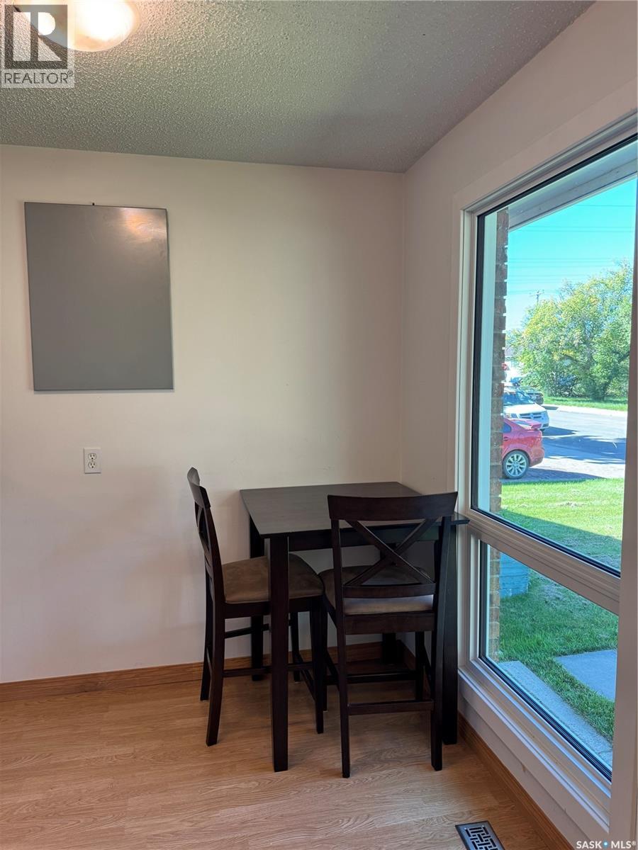 Photo 6 of 1509 Laura Avenue, Saskatoon SK