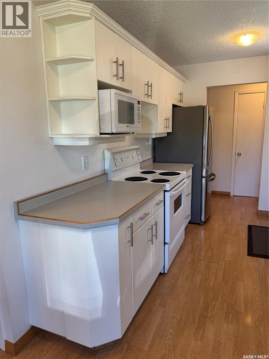 Photo 3 of 1509 Laura Avenue, Saskatoon SK