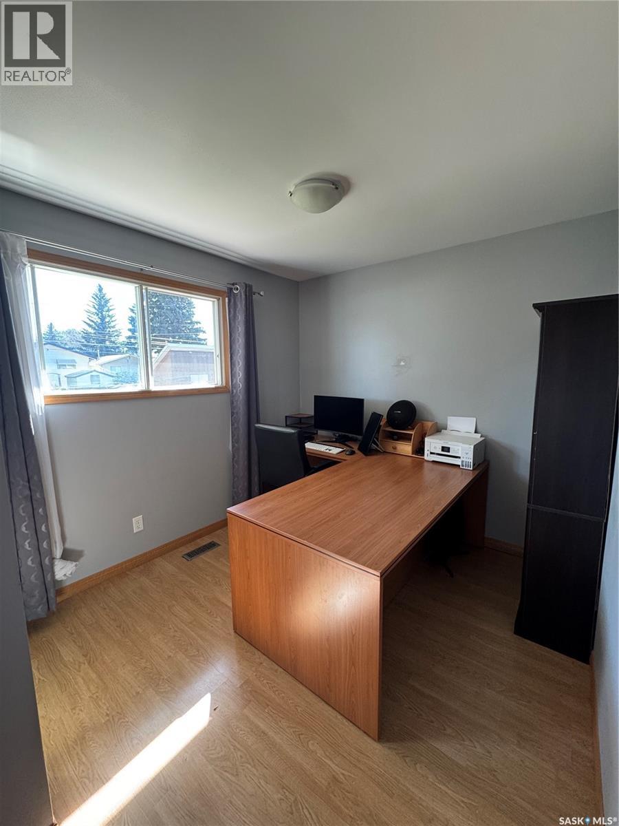Photo 10 of 1509 Laura Avenue, Saskatoon SK