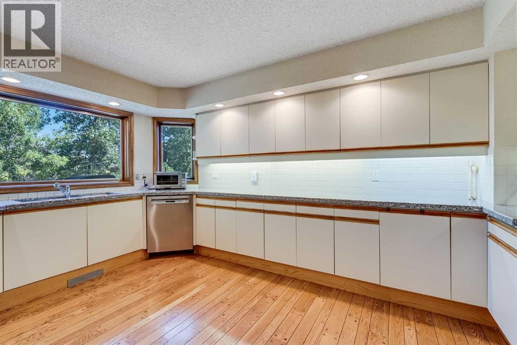 Single Family House for Sale in  Canterville Drive SW Canyon Meadows Calgary 