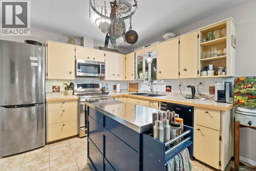 Photo 6 of 857 Grandview Bench Road, Salmon Arm BC