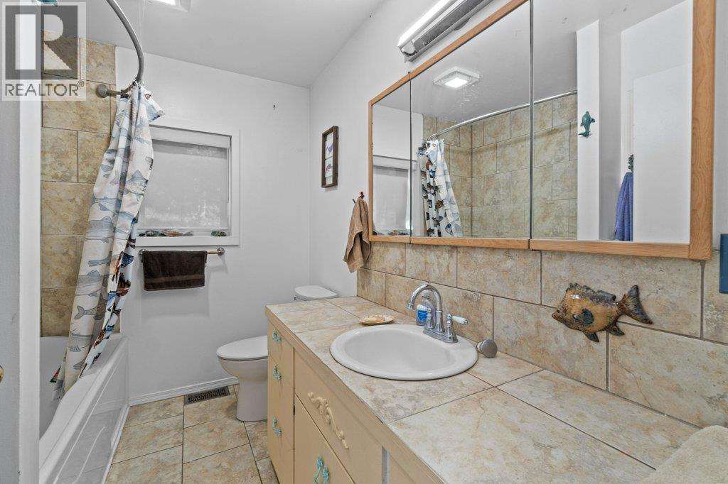 Photo 24 of 857 Grandview Bench Road, Salmon Arm BC