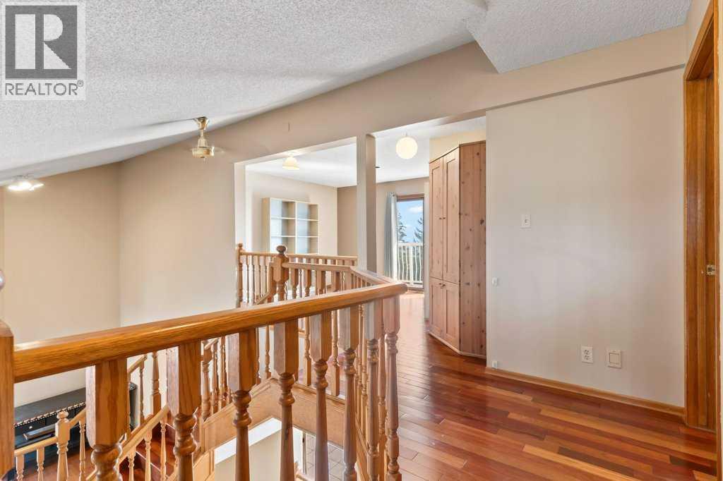 Photo 16 of 79 Edgeland Road Nw, Calgary AB