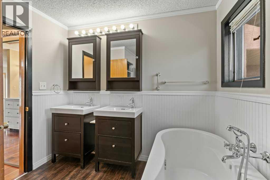 Photo 23 of 79 Edgeland Road Nw, Calgary AB