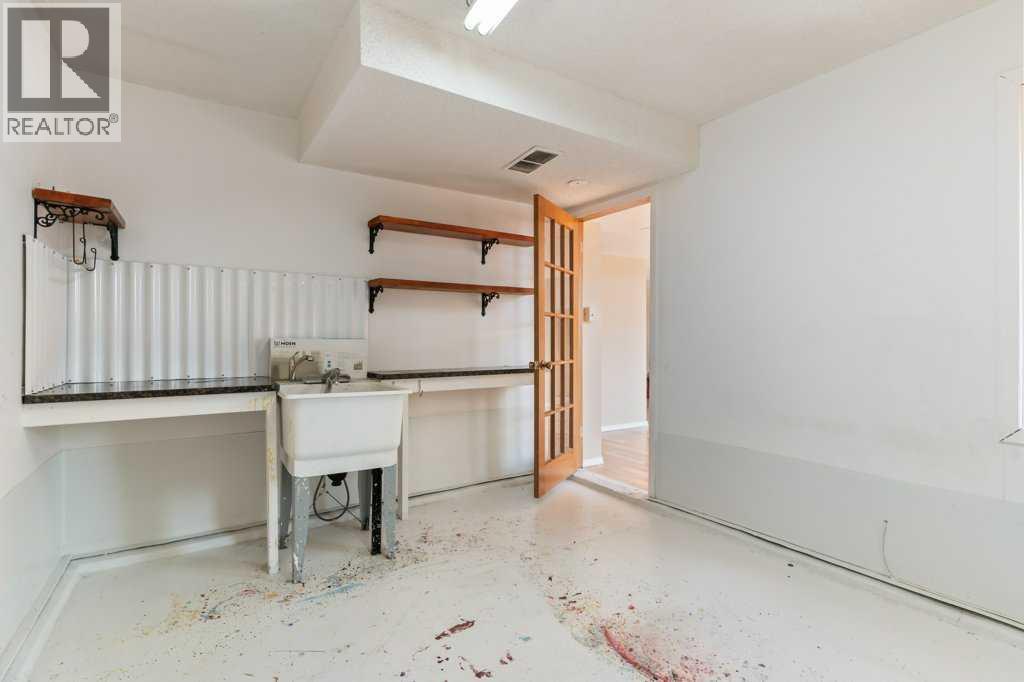 Photo 38 of 79 Edgeland Road Nw, Calgary AB