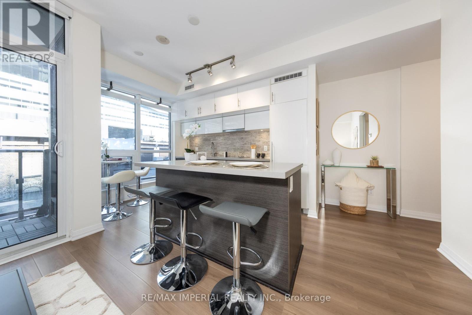 Photo 15 of 317 8 Mercer Street, Toronto ON