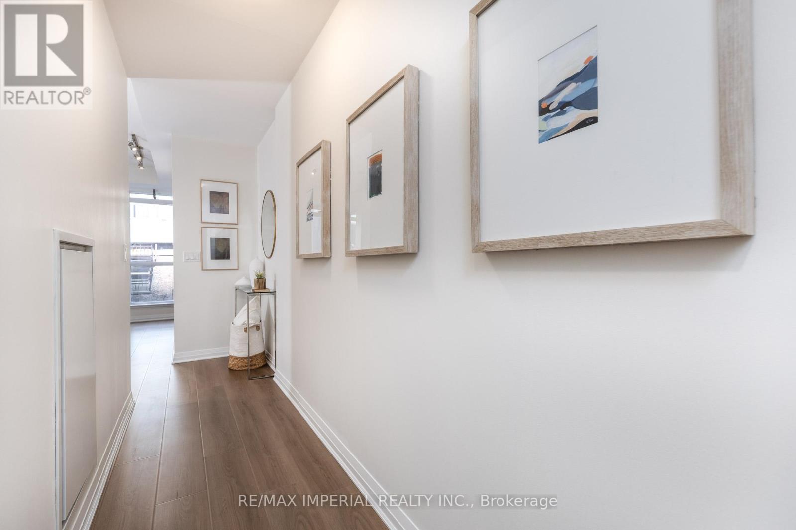 Photo 5 of 317 8 Mercer Street, Toronto ON