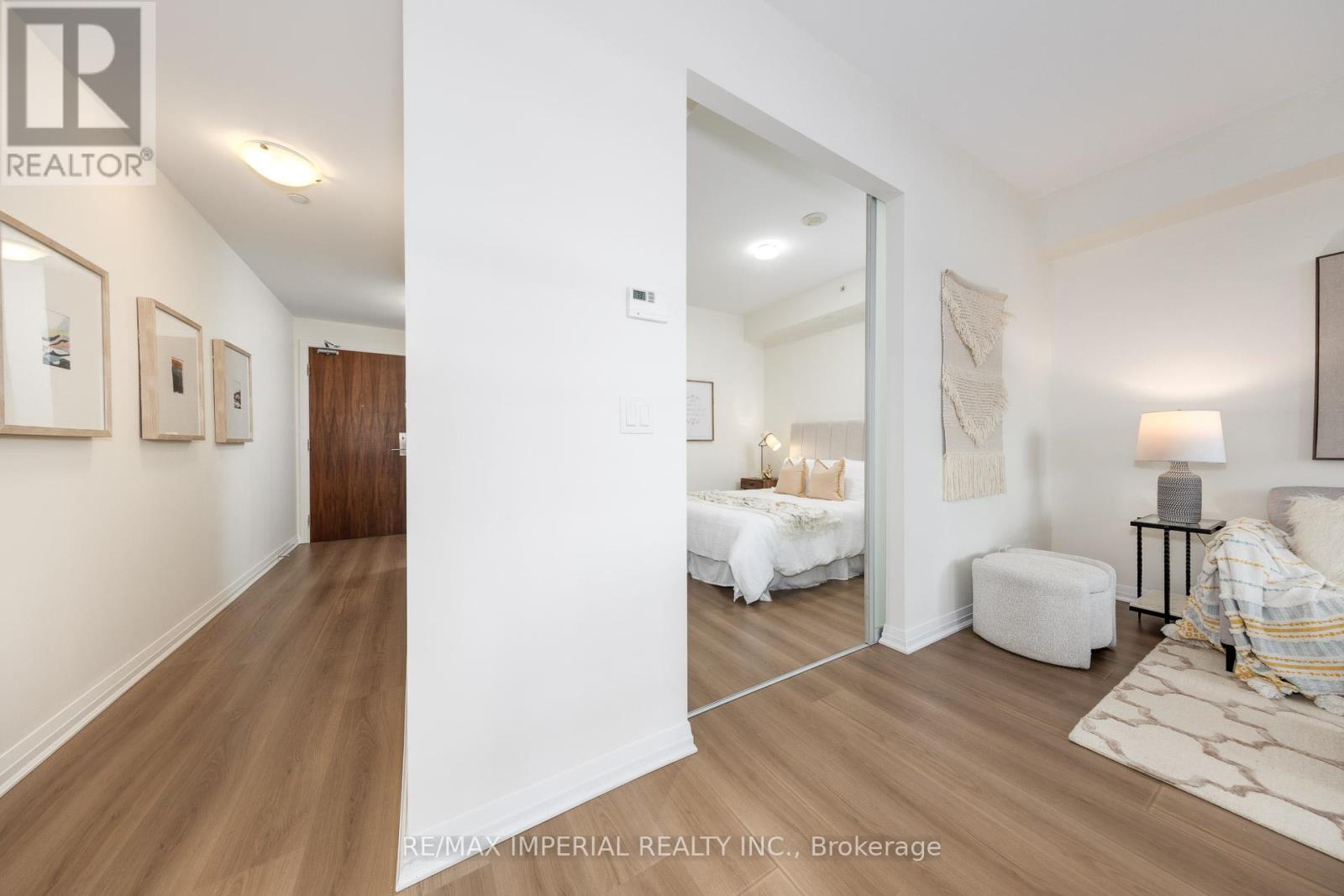 Photo 6 of 317 8 Mercer Street, Toronto ON