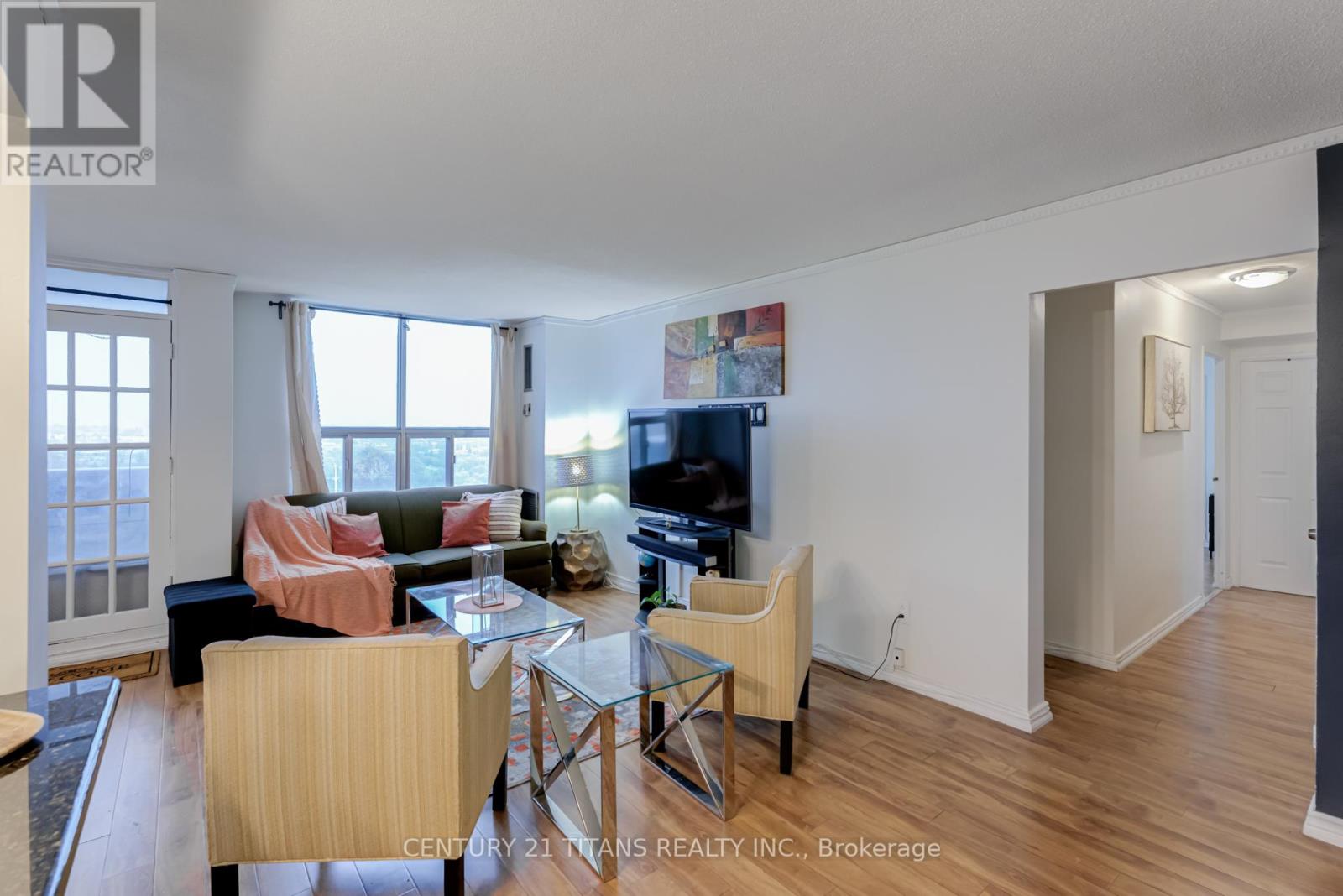 Photo 7 of 1510 5 Shady Golfway, Toronto ON