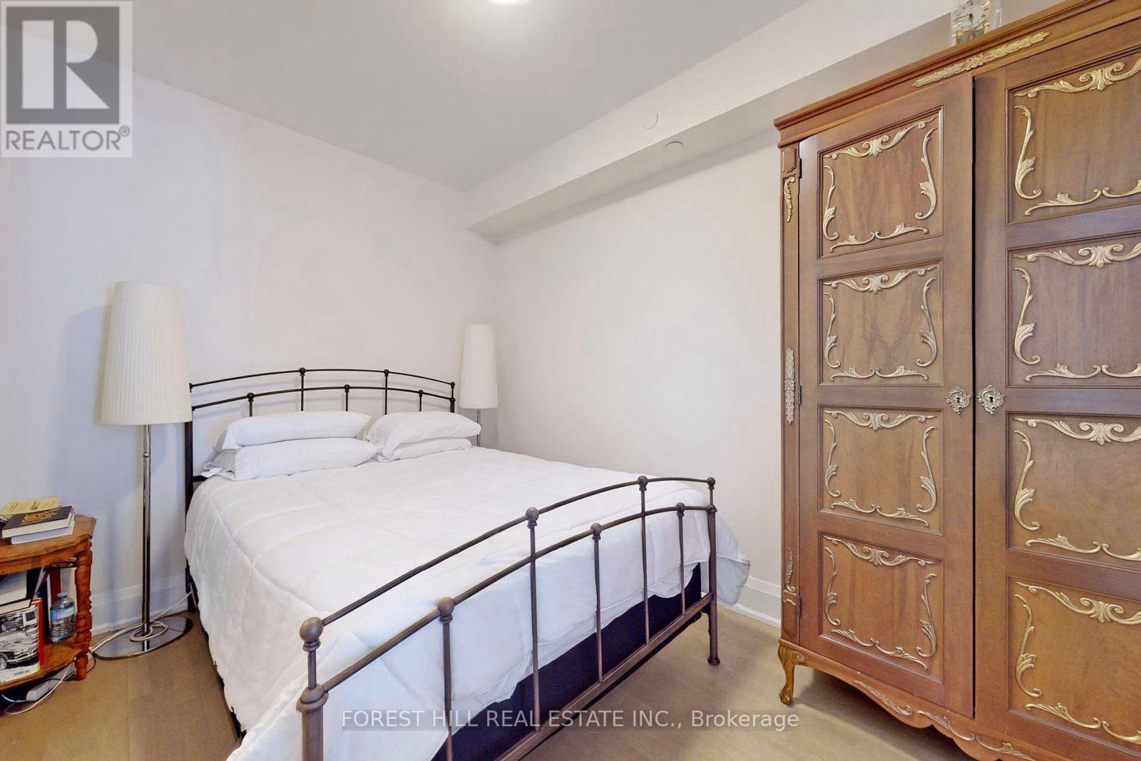 Photo 4 of 510 88 Cumberland Street, Toronto ON