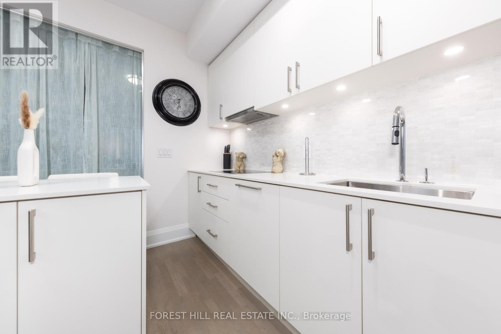 Photo 8 of 510 88 Cumberland Street, Toronto ON