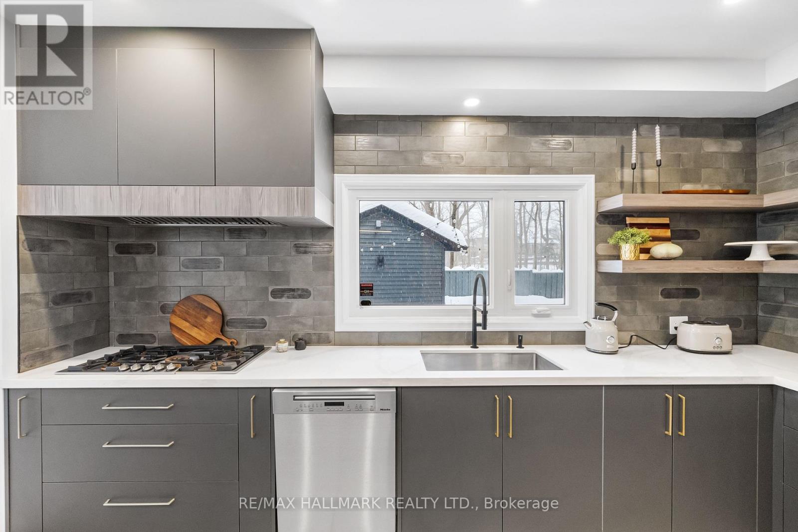 Photo 12 of 97 Clarinda Drive, Toronto ON