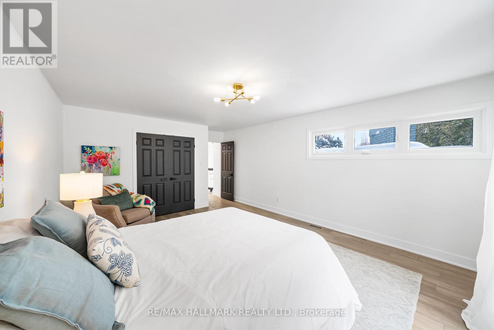 Photo 32 of 97 Clarinda Drive, Toronto ON