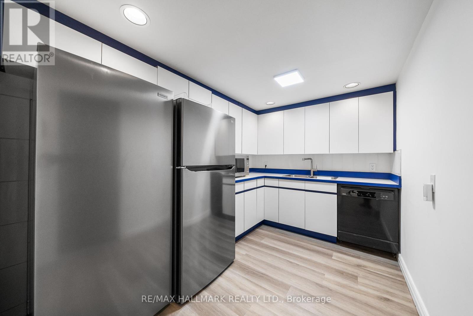 Photo 42 of 97 Clarinda Drive, Toronto ON