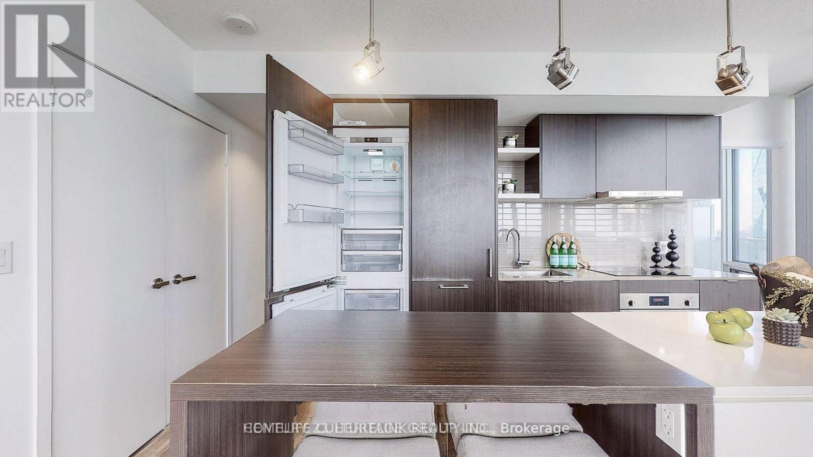Photo 10 of 3907 100 Harbour Street, Toronto ON