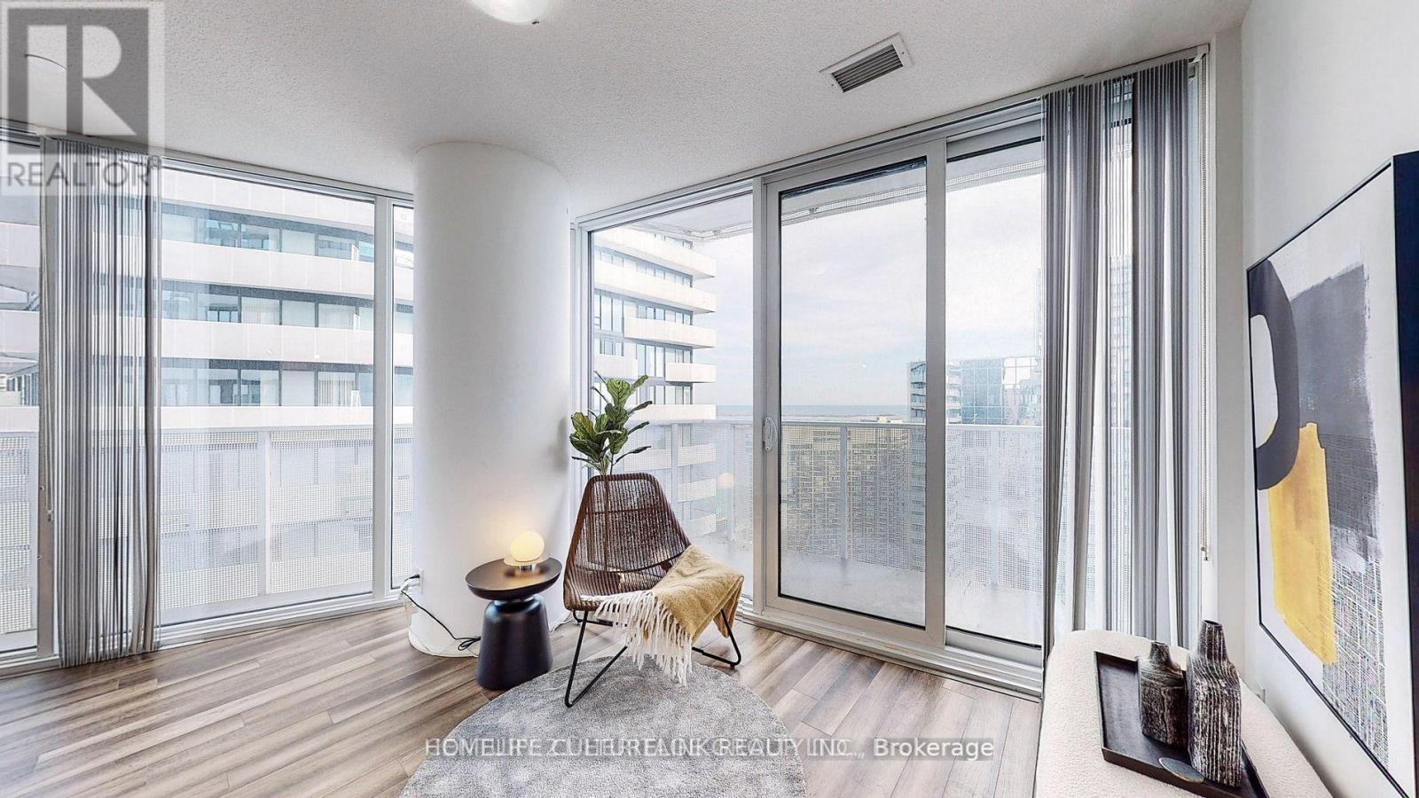 Photo 2 of 3907 100 Harbour Street, Toronto ON