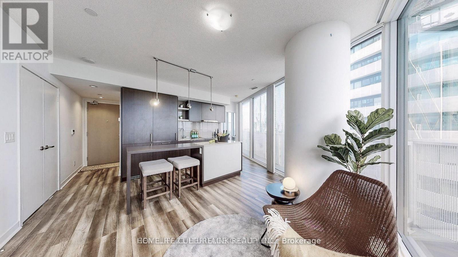 Photo 3 of 3907 100 Harbour Street, Toronto ON