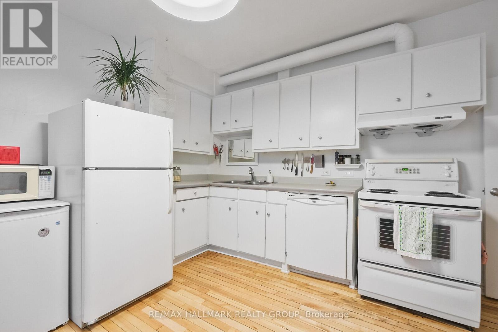 Photo 20 of 230 Booth Street, Ottawa ON