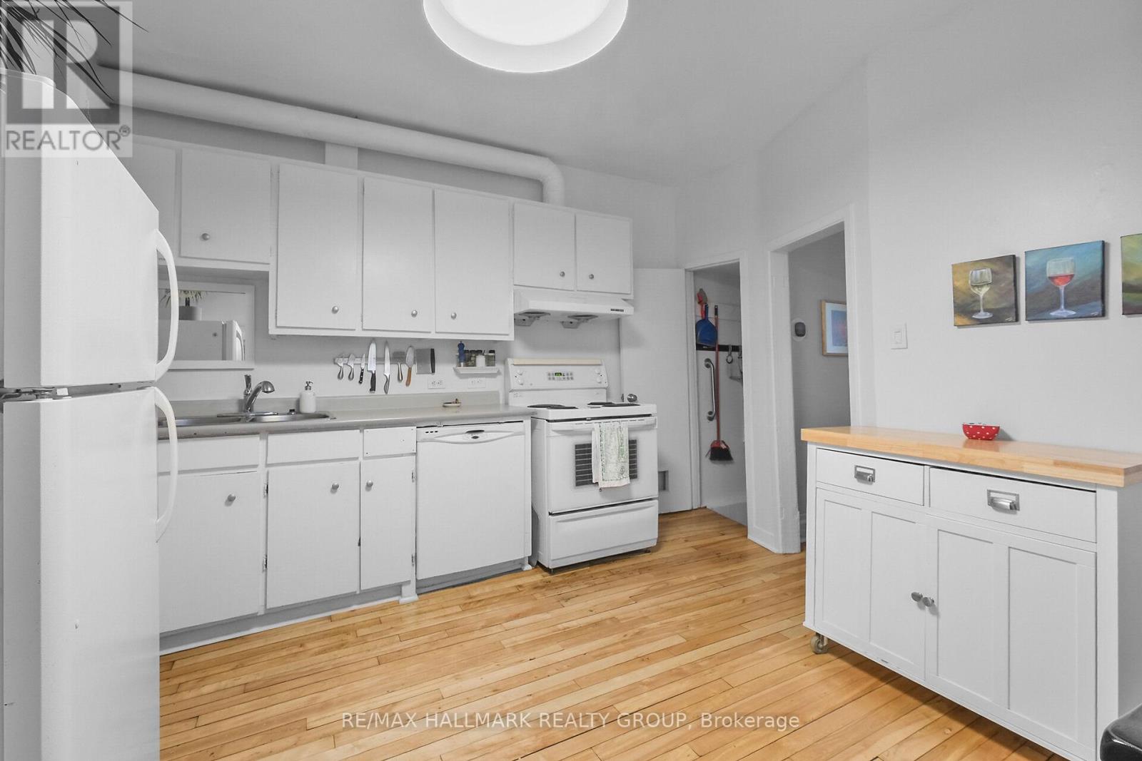 Photo 24 of 230 Booth Street, Ottawa ON
