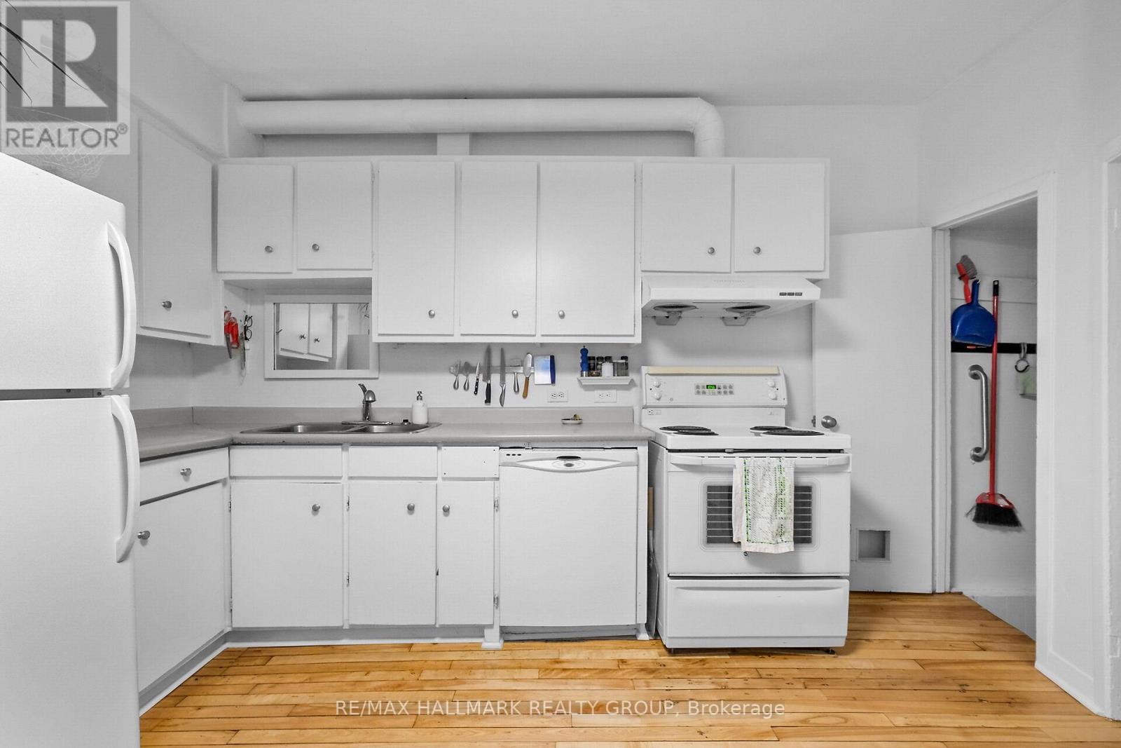Photo 25 of 230 Booth Street, Ottawa ON