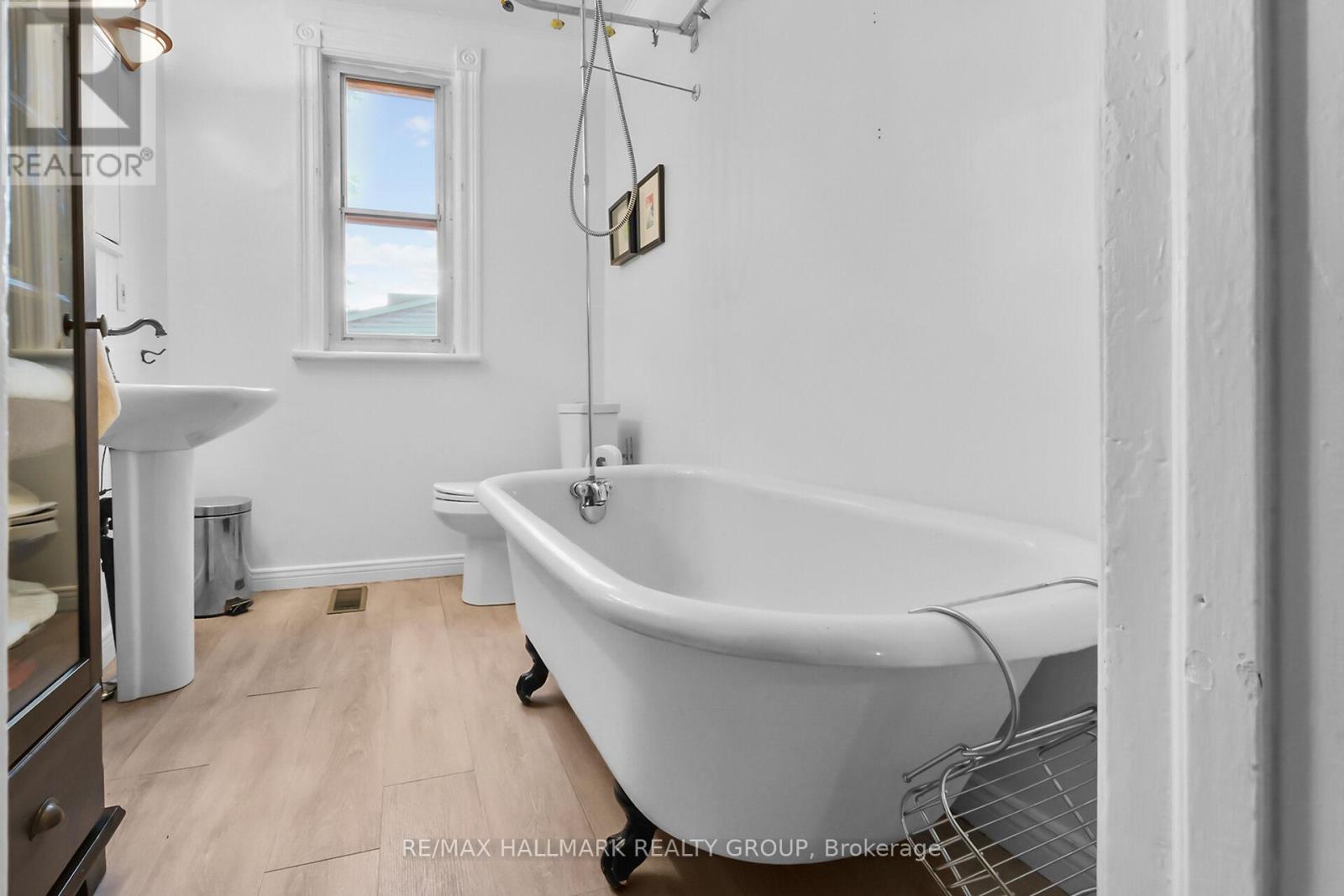 Photo 31 of 230 Booth Street, Ottawa ON
