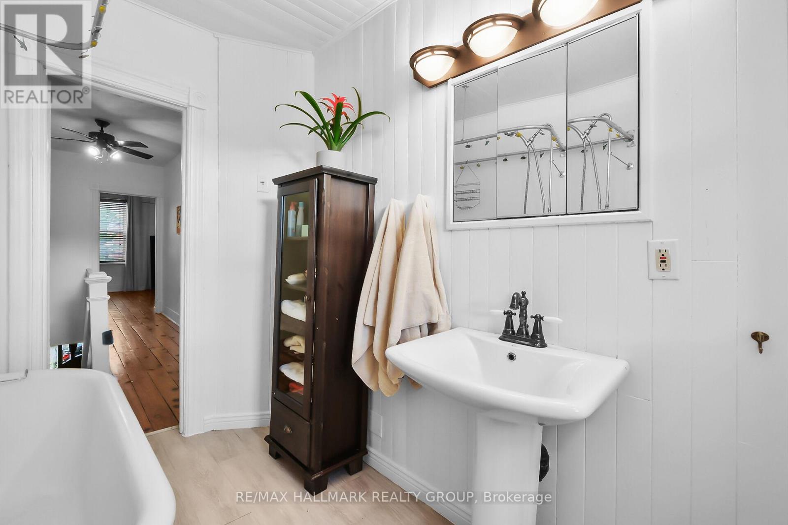 Photo 32 of 230 Booth Street, Ottawa ON