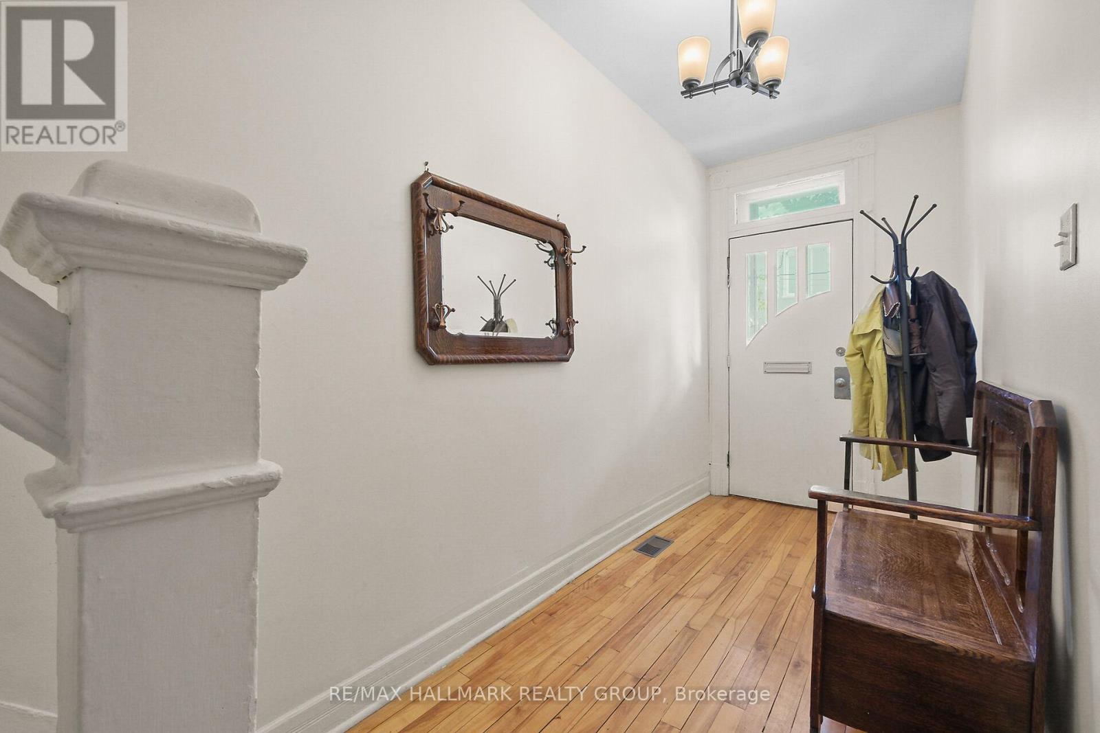 Photo 6 of 230 Booth Street, Ottawa ON