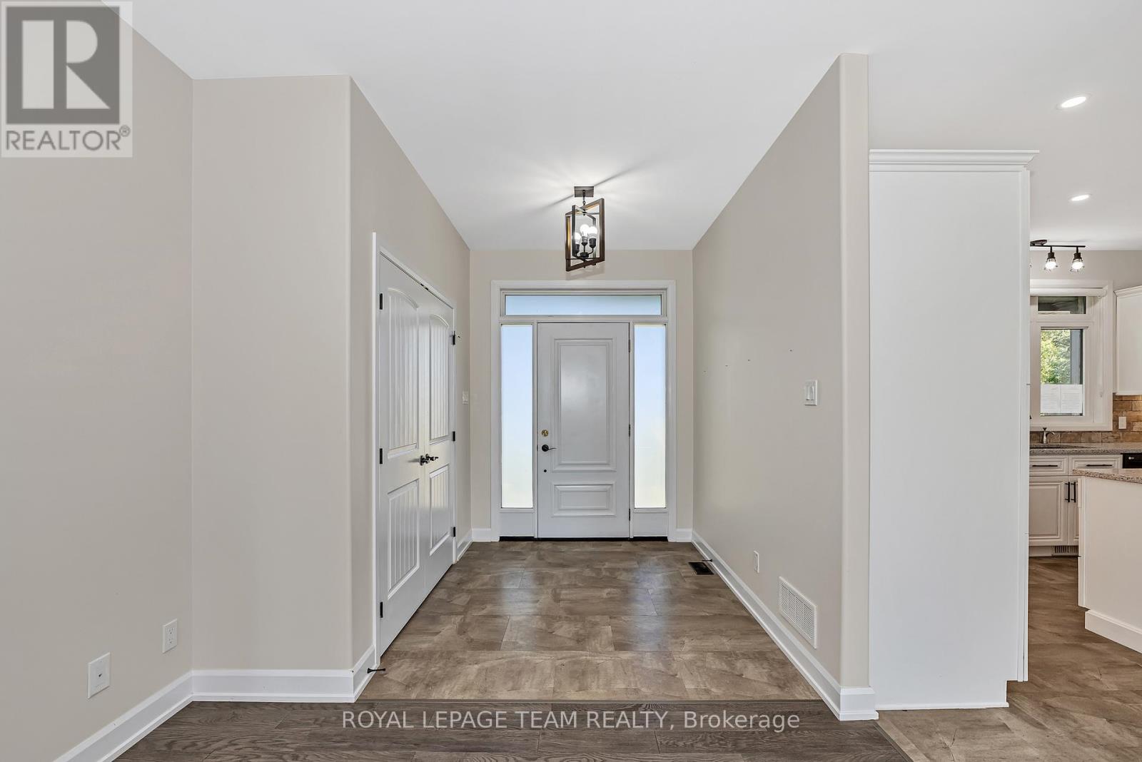 Photo 10 of 2500 Kearns Way, Ottawa ON