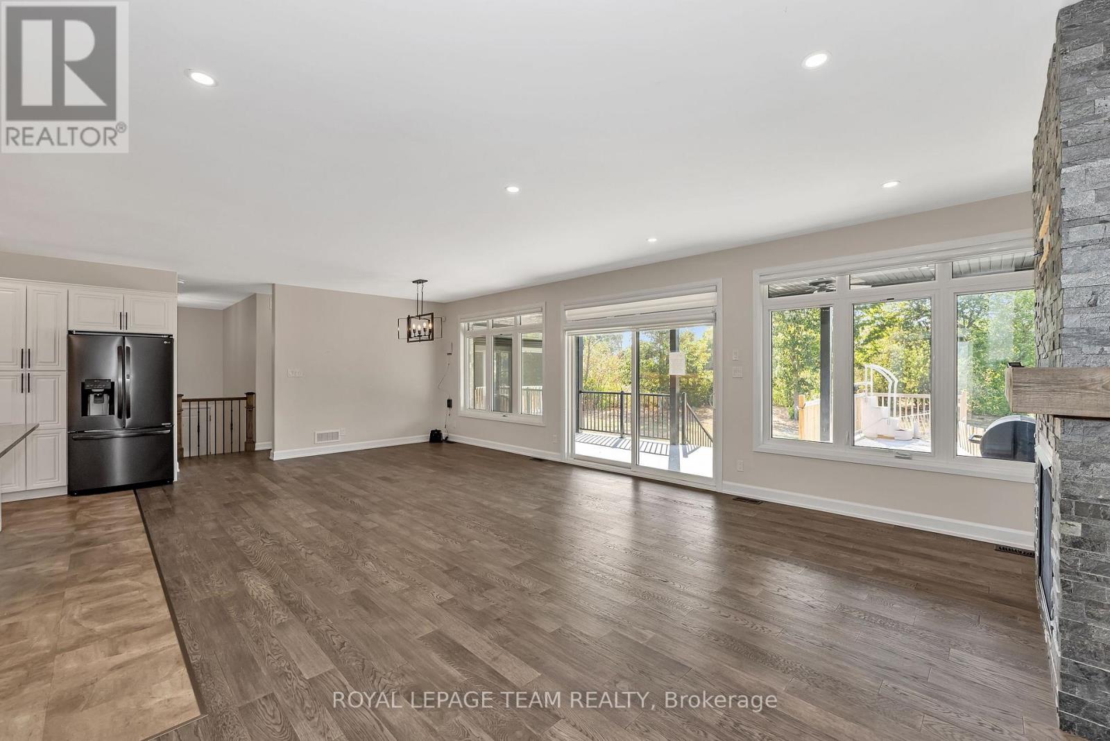 Photo 11 of 2500 Kearns Way, Ottawa ON